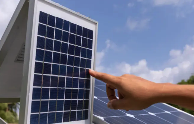 Perbandingan Teknologi Solar Panel: Monocrystalline vs. Polycrystalline vs. Thin-Film